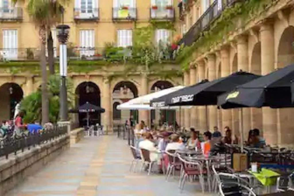 La Casita Verde. Metro Cerca Del Casco Viejo Билбао Екстериор снимка