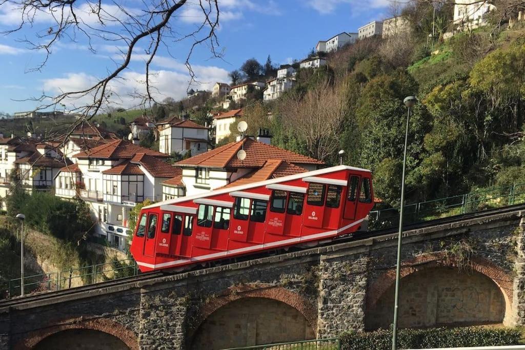 La Casita Verde. Metro Cerca Del Casco Viejo Билбао Екстериор снимка