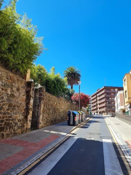 La Casita Verde. Metro Cerca Del Casco Viejo Билбао Екстериор снимка