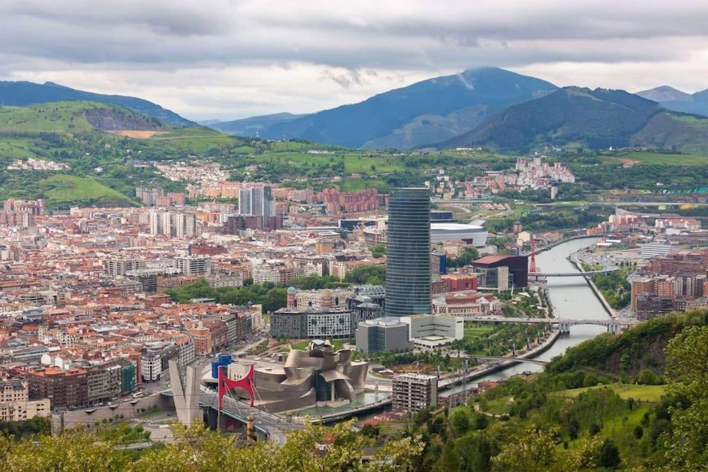 La Casita Verde. Metro Cerca Del Casco Viejo Билбао Екстериор снимка