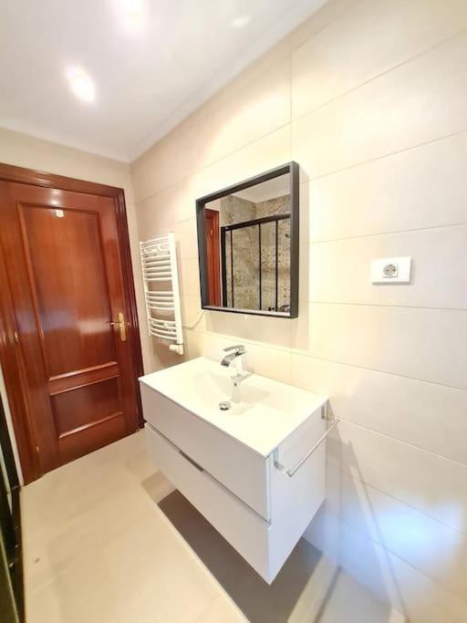 La Casita Verde. Metro Cerca Del Casco Viejo Билбао Екстериор снимка