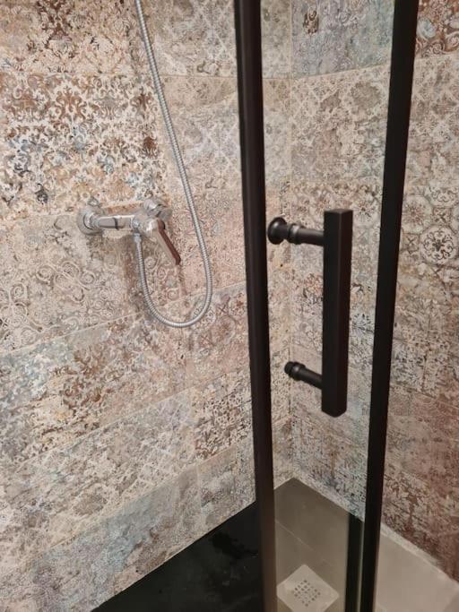 La Casita Verde. Metro Cerca Del Casco Viejo Билбао Екстериор снимка